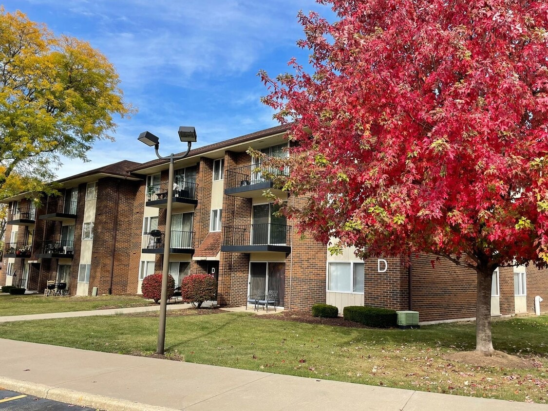 5S100 Pebblewood Ln Unit D6, Naperville, IL 60563 Condo for Rent in