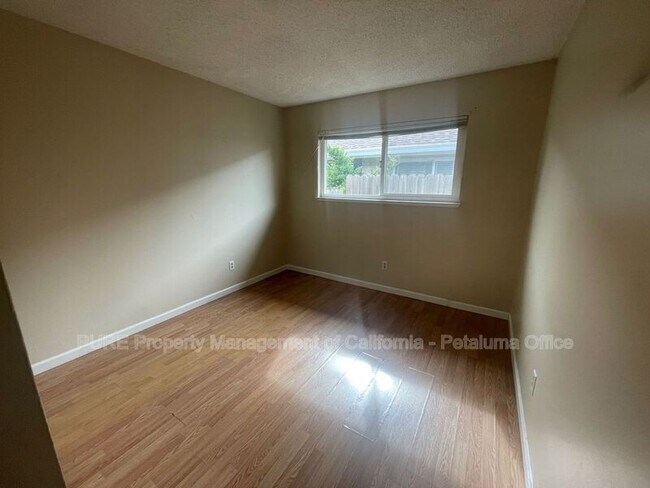 Foto del edificio - 1325 Glenwood Dr