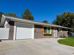 Building Photo - 104 Saranac Dr