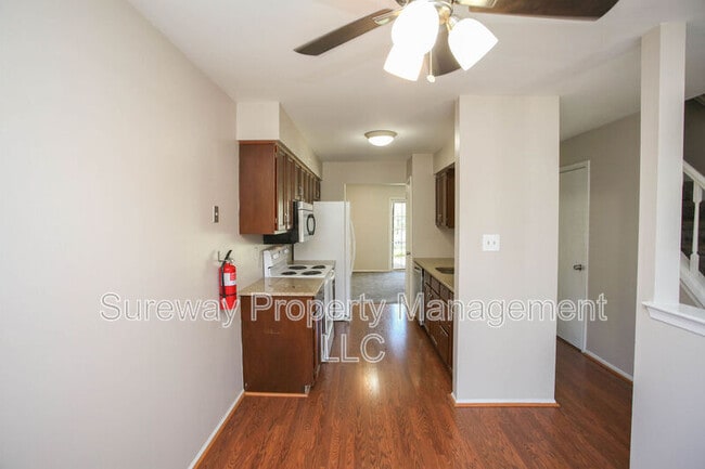 Building Photo - 127 Crown Prince Dr