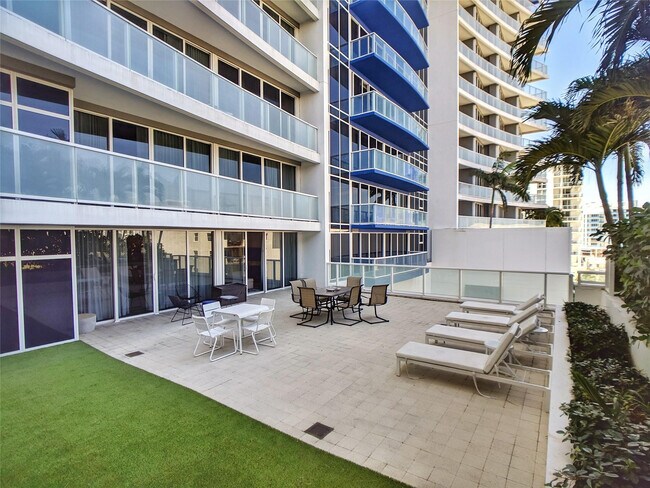 Foto del edificio - 3101 Bayshore Dr