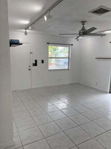 Building Photo - 2801 Albatross Rd