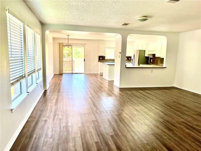 Building Photo - 1105 Jolie Ln