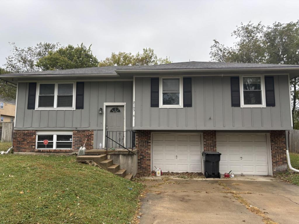 Foto principal - 2105 SW 5th St