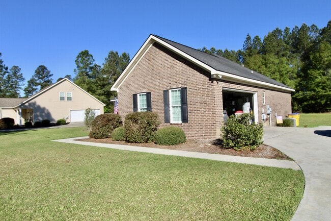 Building Photo - 425 Serenity Ave