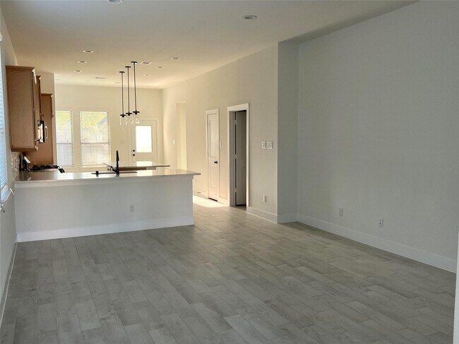 Building Photo - 329 Rise Ln