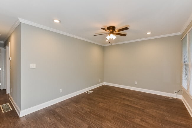 Building Photo - 2023 Akron Dr SE