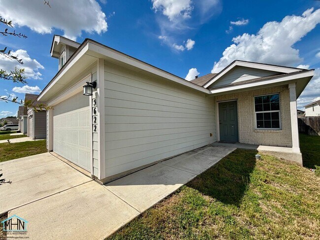 Photo - Live in Luxury in this beautiful 3bed/2bat... House