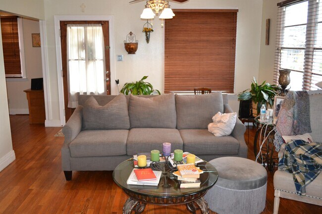 Foto del edificio - 128 Gruner Rd