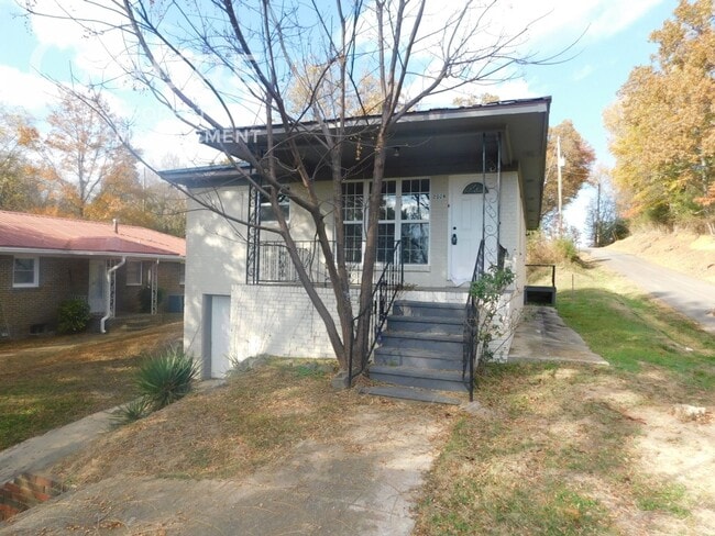 Building Photo - 2028 Progress St