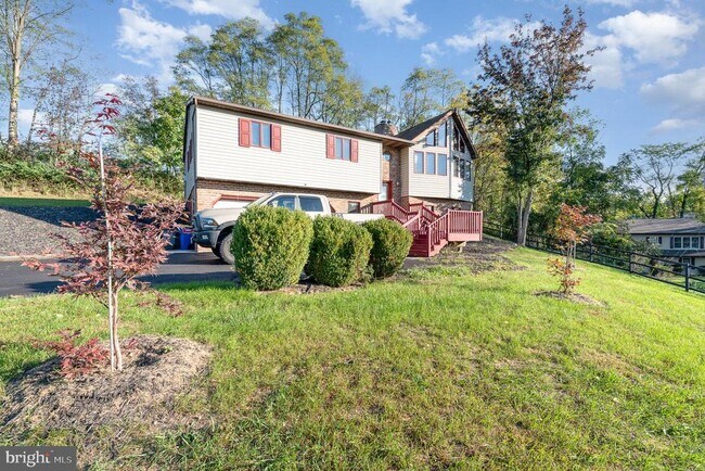 Foto del edificio - 3815 Crooked Hill Rd