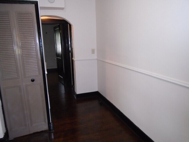 Building Photo - 100 N 33rd St