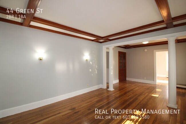 Building Photo - Spacious Recently Updated 2 Bedroom 1 Bath...