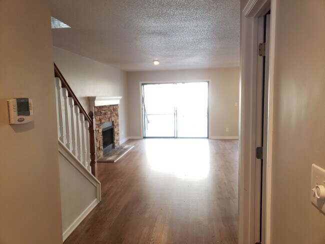 Building Photo - Come Home to the Cartecay