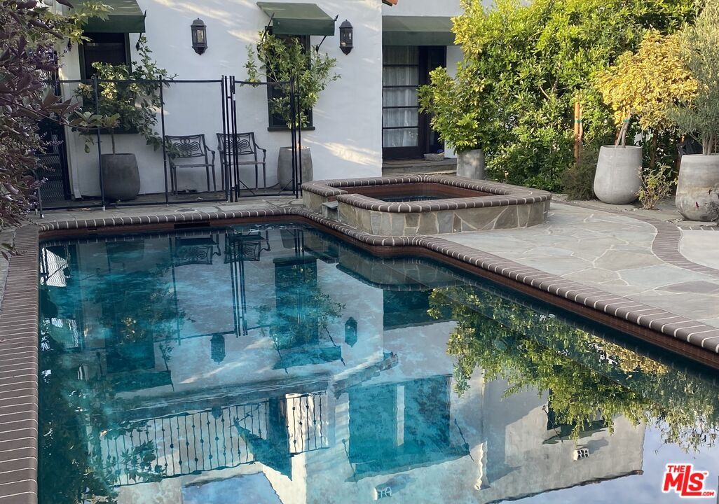 Foto principal - 8133 4th St