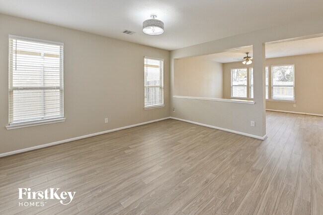 Building Photo - 14350 Persimmon Woods Drive