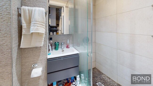 Foto del edificio - 358 W 51st St
