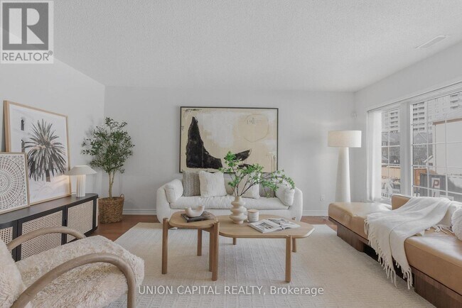 Photo du bâtiment - 1400 The Esplanade N