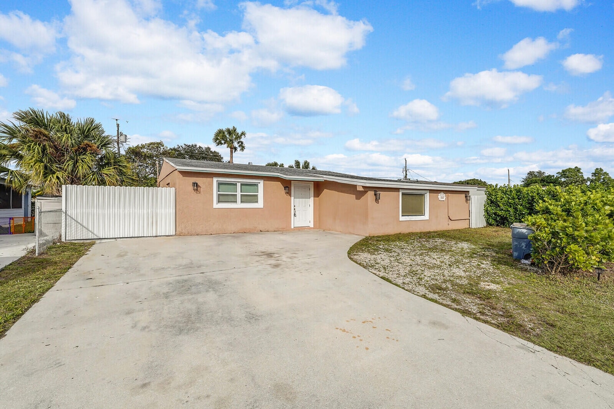 Primary Photo - 4389 Bellewood St