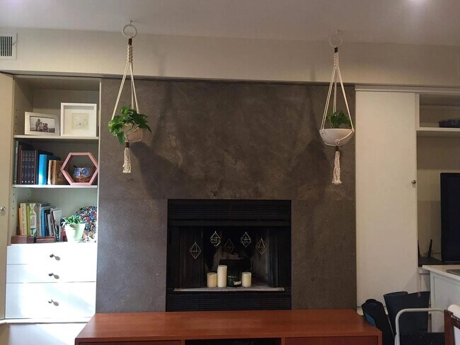 Foto del edificio - Charming 2 BR/1 BA Apartment in Woodley Park!