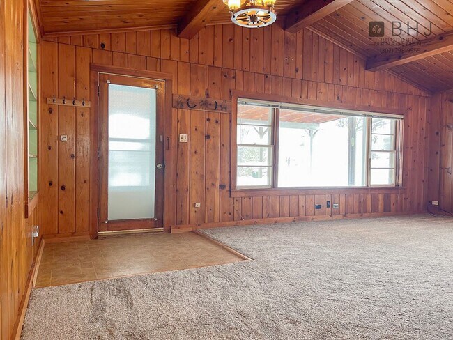 Foto del edificio - 6 month lease! 3 bed/ 1 bath Single Family Home on Coffeen!