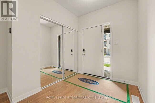 Building Photo - 825 Demulcent Ln