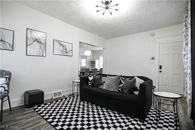 Foto del edificio - 1856 Lampson Rd