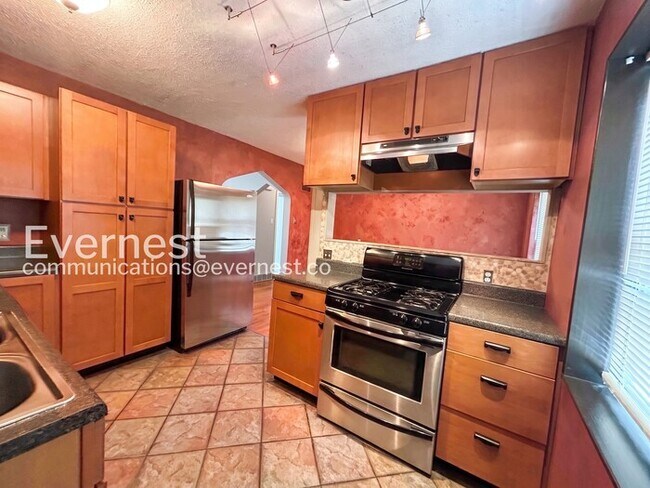 Foto del edificio - 2 Bed, 1.5 Bath Home with Attached Garage / Available Now!