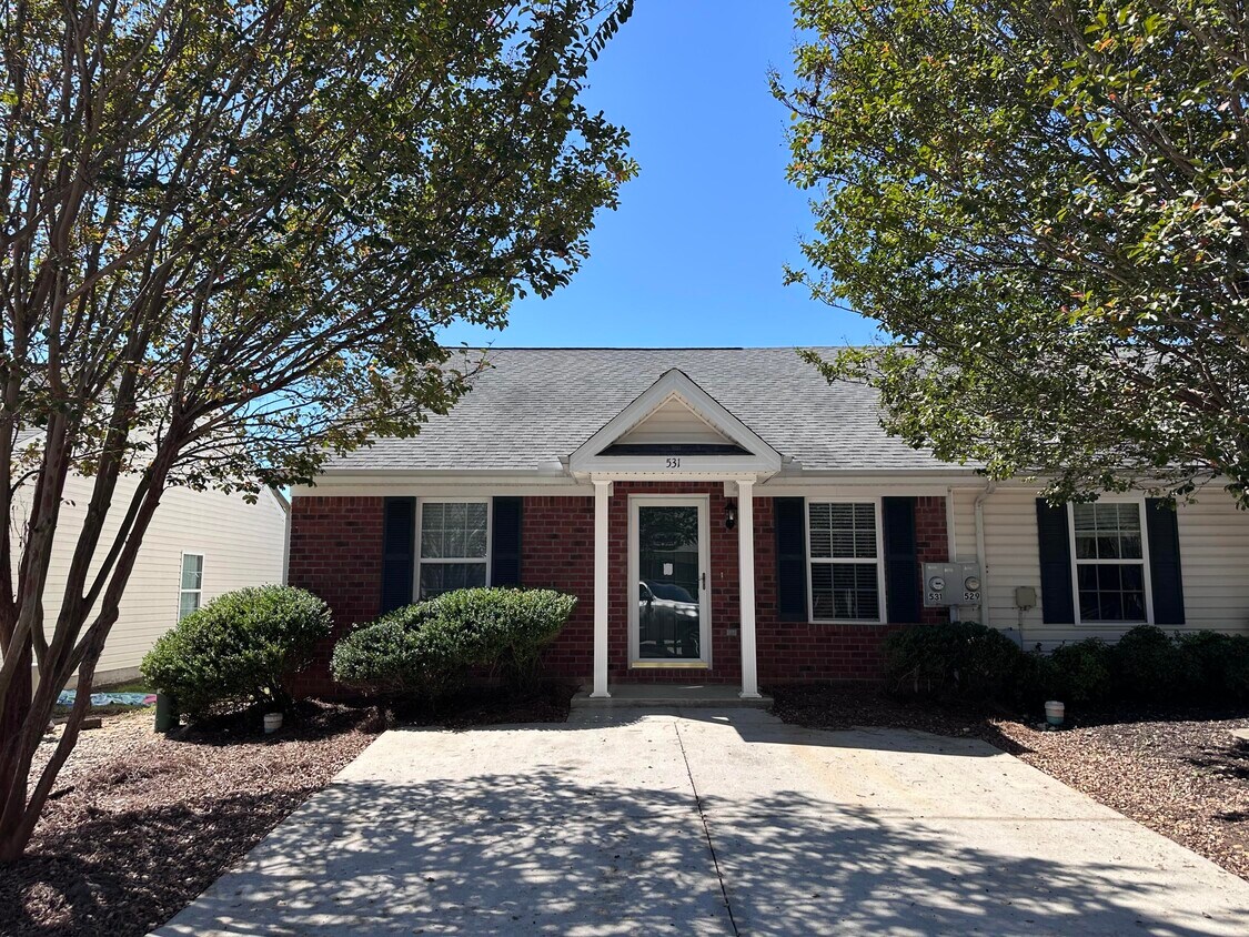 Foto principal - 531 Edgecliff Ln