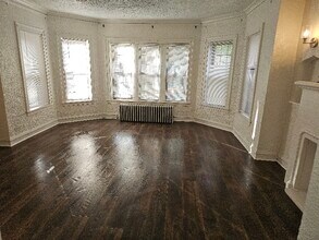 Building Photo - 8119 S Vernon Ave