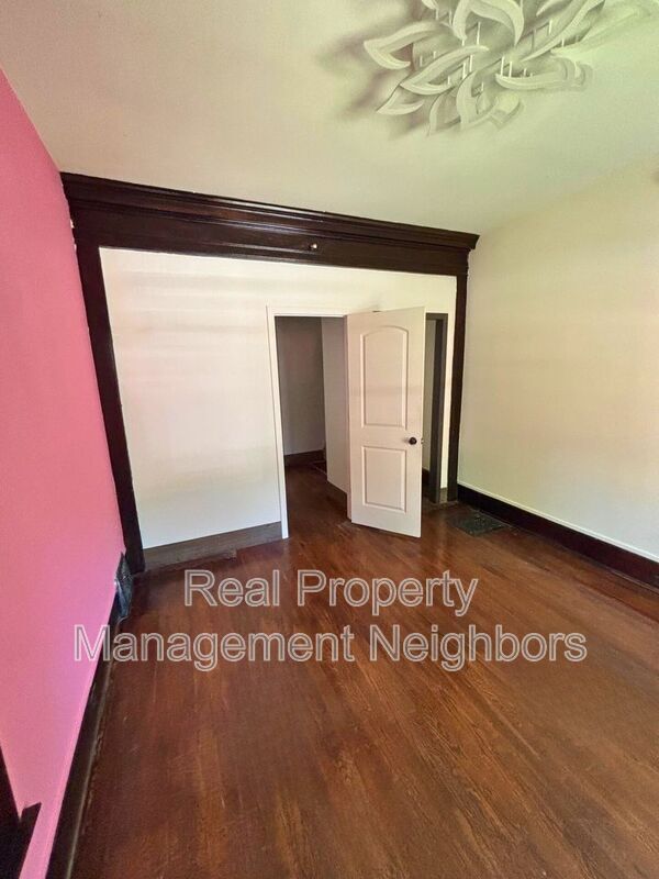 Building Photo - 216 Lafayette Ave NE