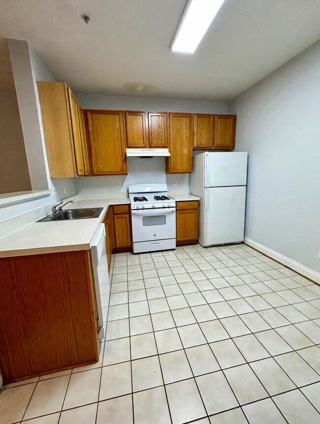 Foto del edificio - 2749 Middle Neck Rd