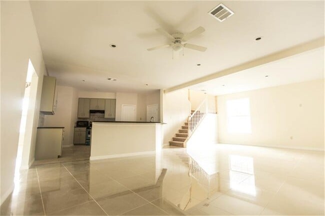 Foto del edificio - 446 Rivergrove Dr