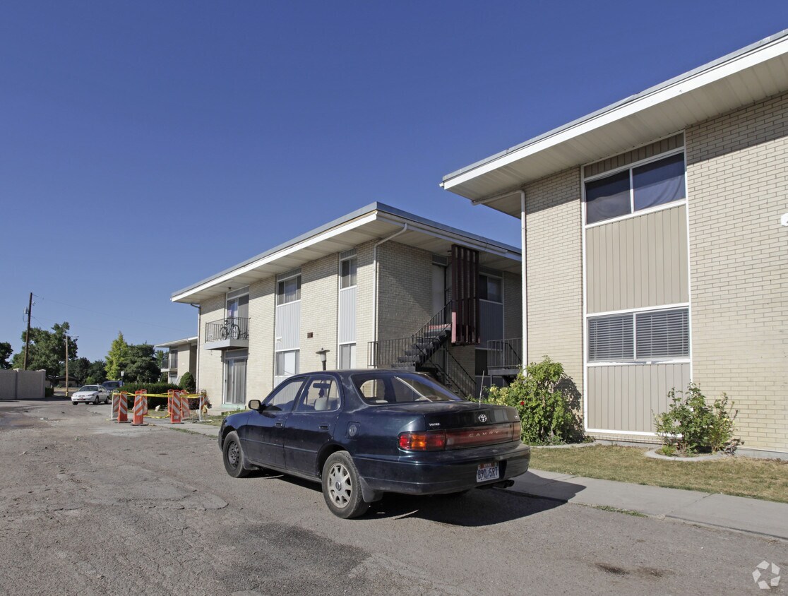 Building Photo - Executive Apartments