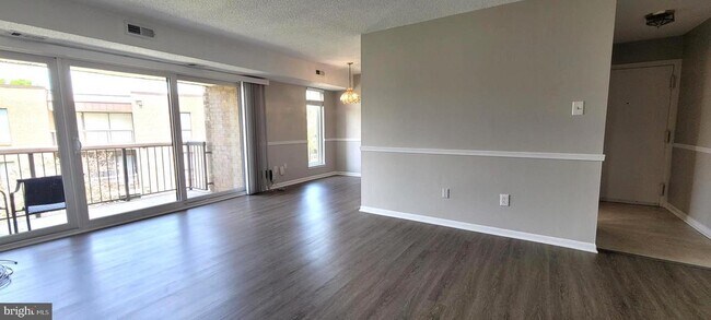 Foto del edificio - 7597 Gales Ct