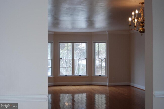 Foto del edificio - 1463 Valbrook Ct N