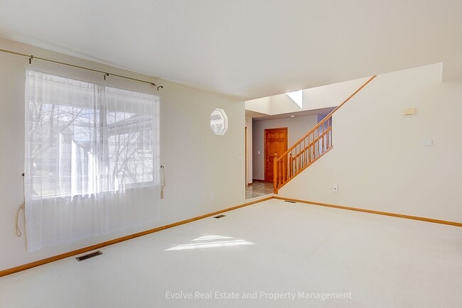 Building Photo - Evolve Real Estate: Gorgeous Single Family House is Available for Immediate Move-in!