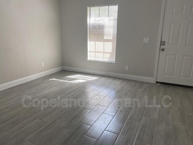 Foto del edificio - 5613 E 127th Ave