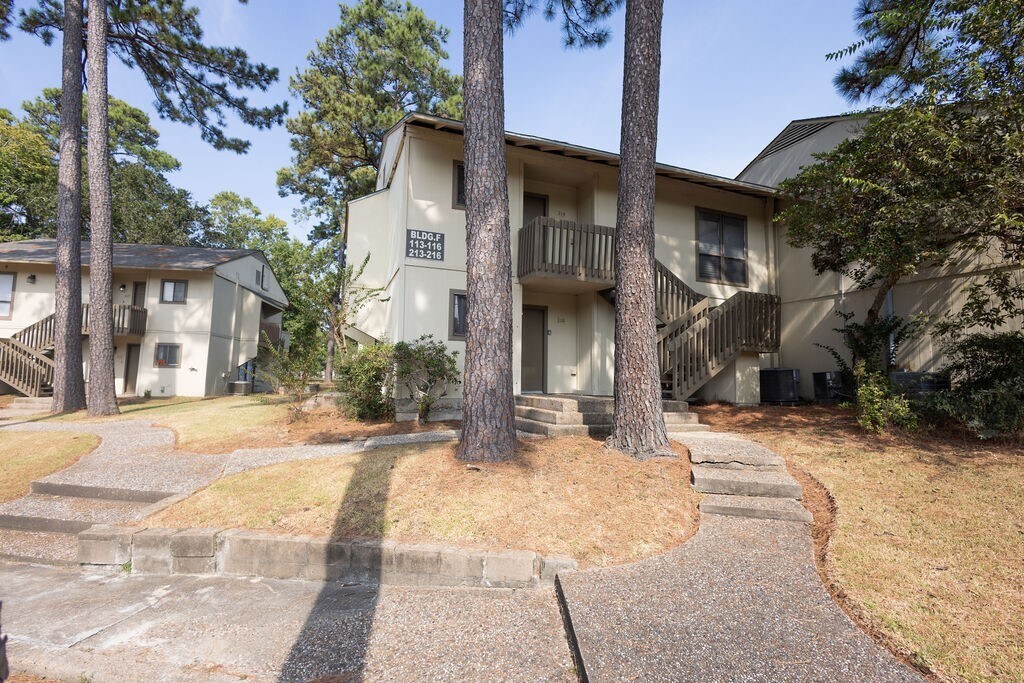 Foto principal - 15919 Golf Club Dr