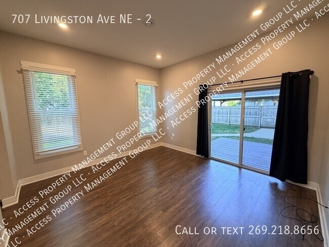 Building Photo - 707 Livingston Ave NE