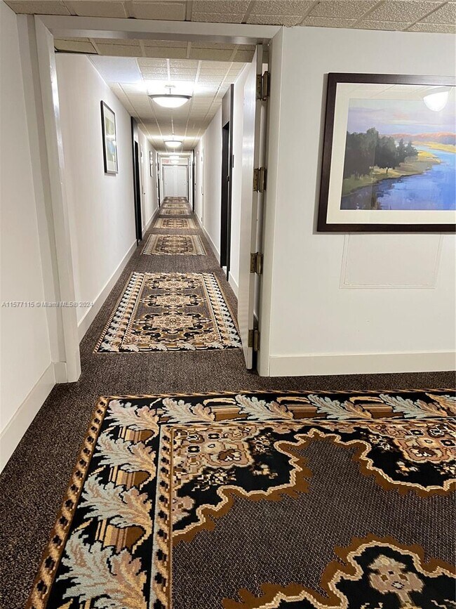 Foto del edificio - 2851 NE 183rd St