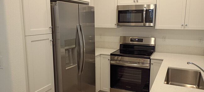 Foto del edificio - 821 Lake Park Cir