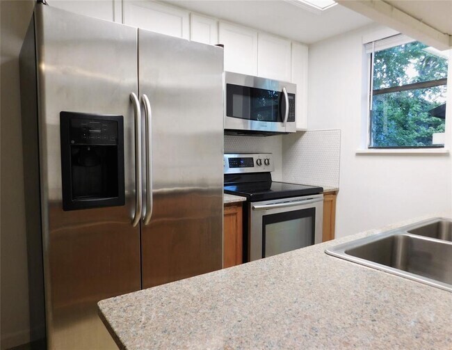 Building Photo - 4307 S 1st St