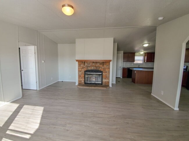 Building Photo - 3 bedroom home in NRC!