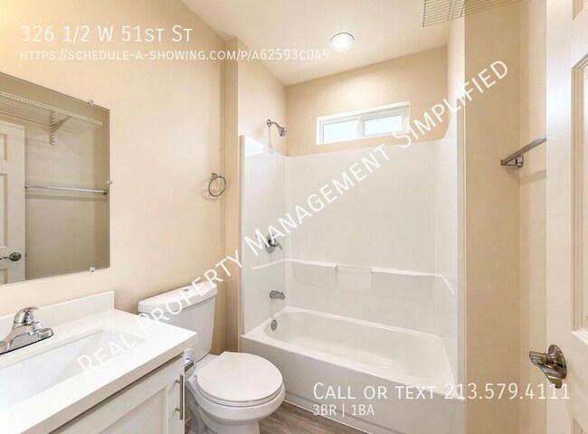 Foto del edificio - 326 1/2 W 51st St-