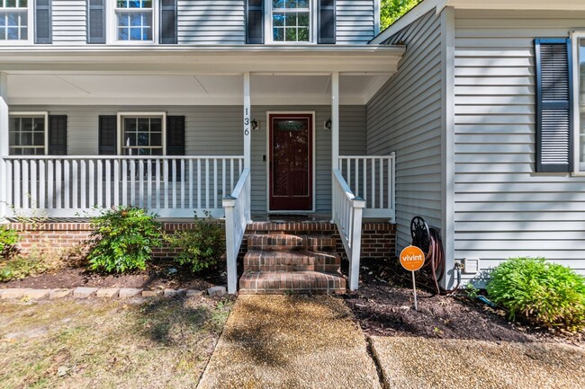 Foto del edificio - Beautifully Maintained Colonial Home