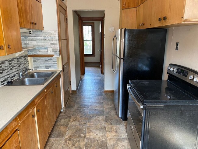 Building Photo - 5 bed 2 bath Single Family Home in Wausau
