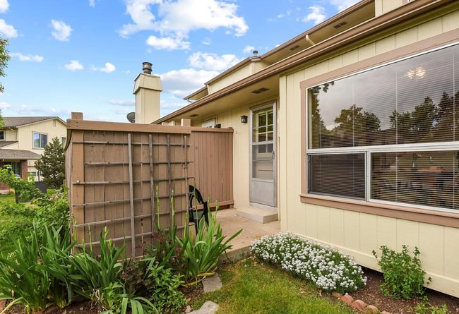 Building Photo - 1708 S Lee St