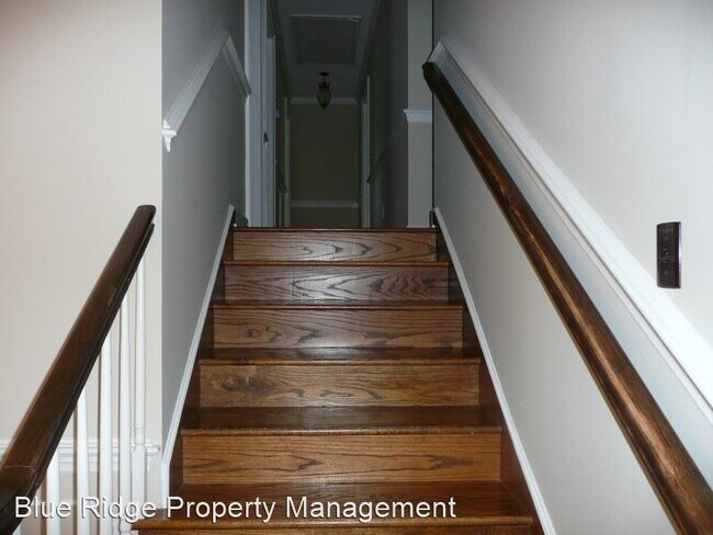 Foto del edificio - 4 br, 2 bath House - 1025 Lake Street