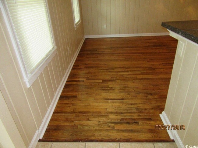 Building Photo - 205 5th Ave N